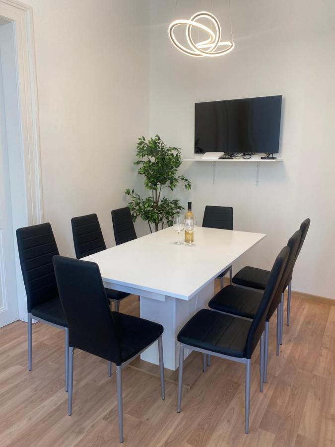 Designed Apartment Next To Vaclav Square With Terrace And Private Garage Prague Exterior photo